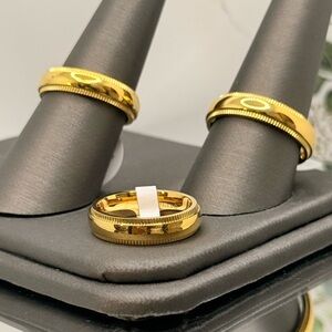 Classic Gold Women's Ring 
Stainless steel material 
Size 9
18 k plated